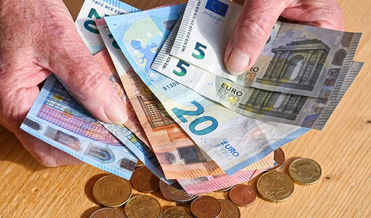 Autoritățile germane vor lăsa fără bani milioane de oameni