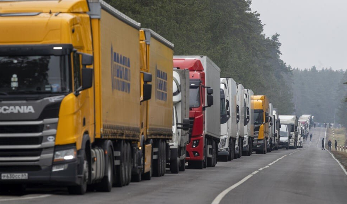 At the border between Ukraine and the EU, the number of trucks in line has exceeded 7,300.