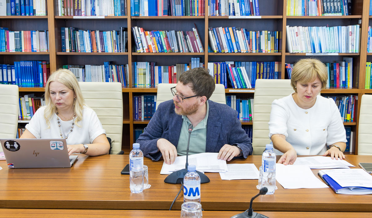 Pașapoartele diplomatice – motiv de dispute în Parlament