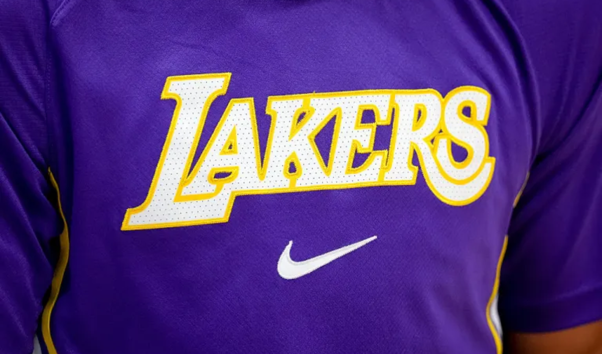 Un nou record în industria sportivă: noii proprietari achiziționează echipa „Los Angeles Lakers” pentru 12,5 miliarde de dolari