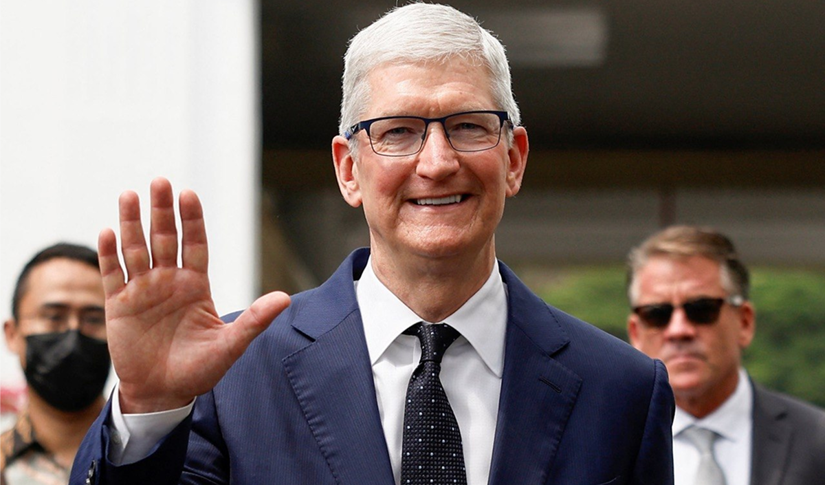 Apple schimbă directorul general: legendarul Tim Cook a quadruplat veniturile