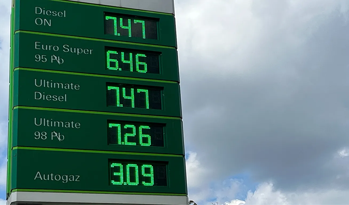 Gas-sipping tourism: Germans are driving to Poland to fill up
