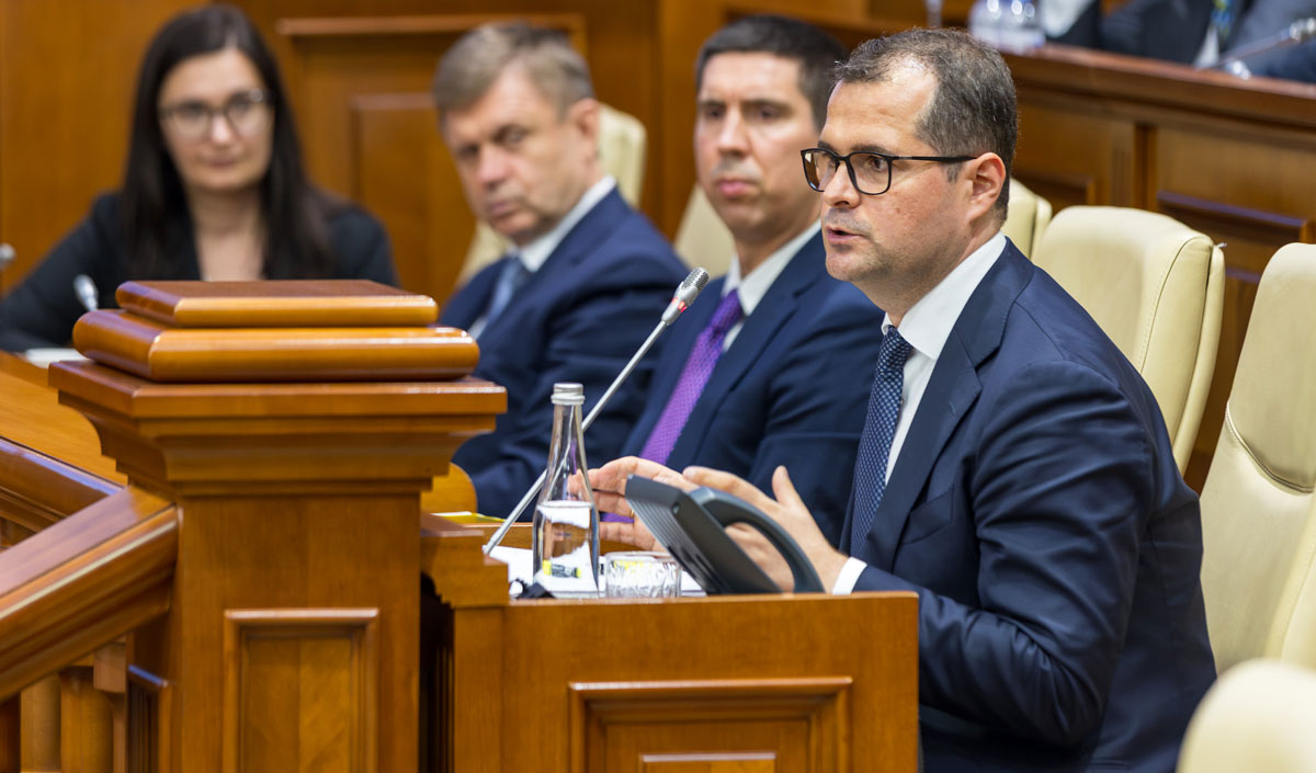 Premierul, nemulțumit de solicitarea unui secretar de stat pentru o călătorie de șapte zile în India, într-o zonă cu „plaje frumoase”