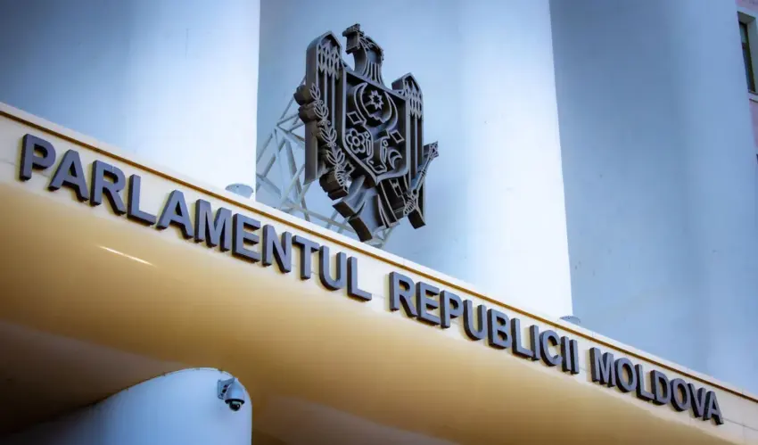 Профсоюзы и патронаты требуют от парламента сохранить освобождение от подоходного налога Парламент Молдовы