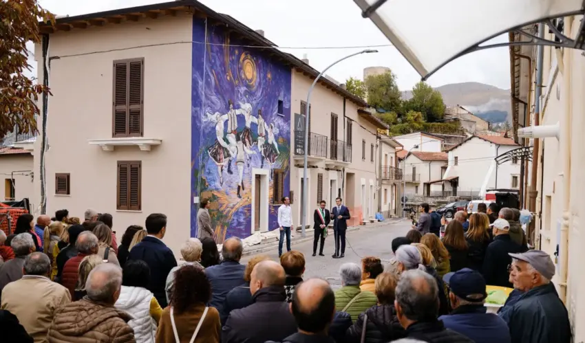 În Italia a apărut un panou pictural cu hora moldovenească muralul „Hora”