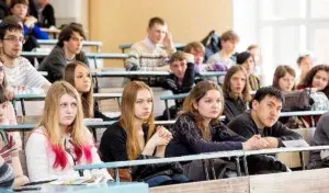How many students from Moldova are studying in the US?